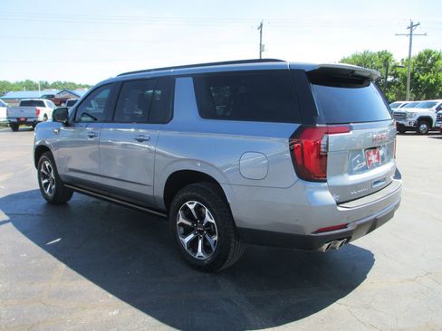 Used 2025 GMC Yukon XL AT4 Ultimate AWD/4WD image 8