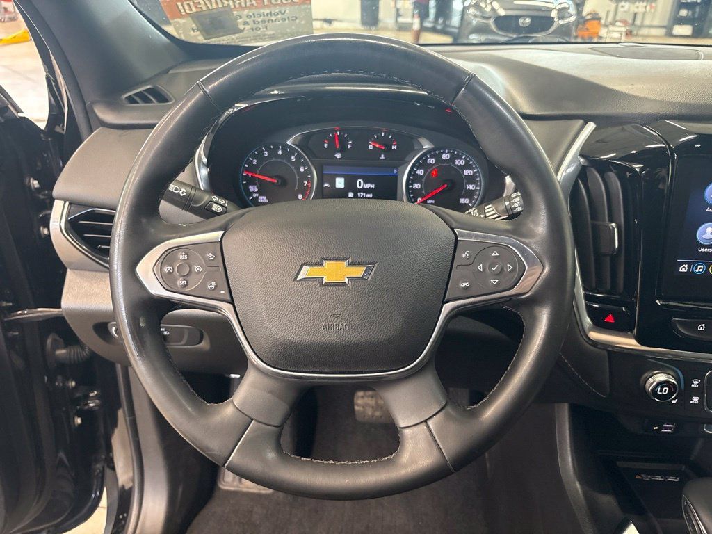 Used 2023 Chevrolet Traverse LT w/ LT Premium Package AWD/4WD image 7