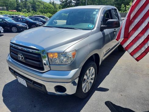 Used 2011 Toyota Tundra 4x4 Double Cab w/ Tow Pkg image 6