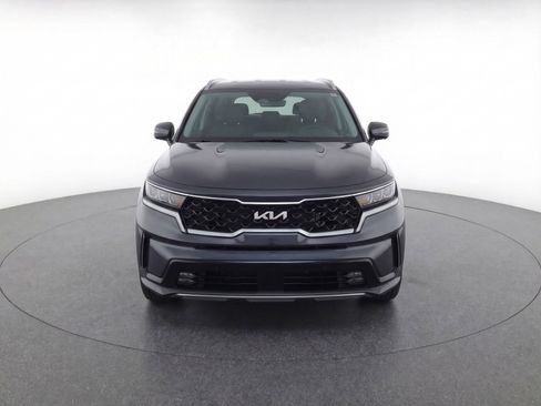 Used 2023 Kia Sorento LX image 2