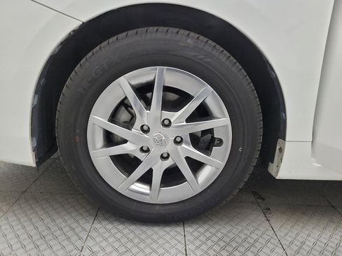 Used 2015 Toyota Prius V Four image 31