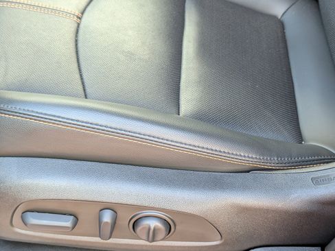 Used 2022 Chevrolet Equinox Premier image 11