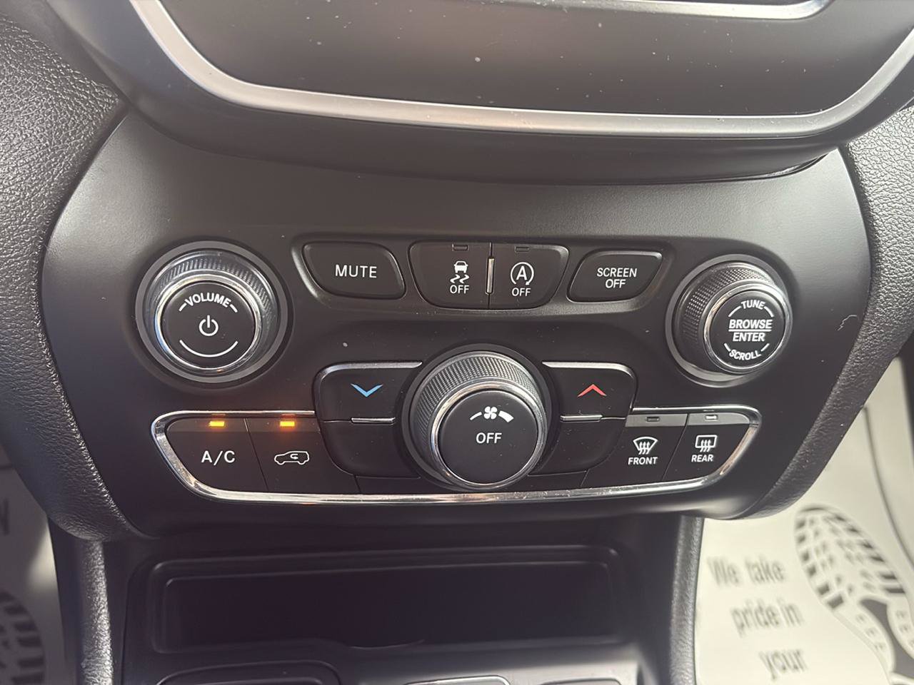 Used 2020 Jeep Cherokee Latitude FWD image 21