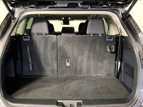 Used 2025 Toyota Highlander LE FWD image 27