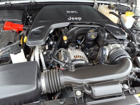 Used 2021 Jeep Gladiator Willys image 34