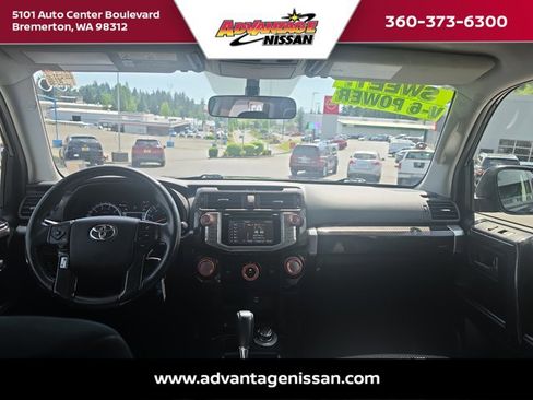 Used 2018 Toyota 4Runner SR5 AWD/4WD image 22