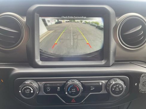 Used 2018 Jeep Wrangler Unlimited Sport AWD/4WD image 24