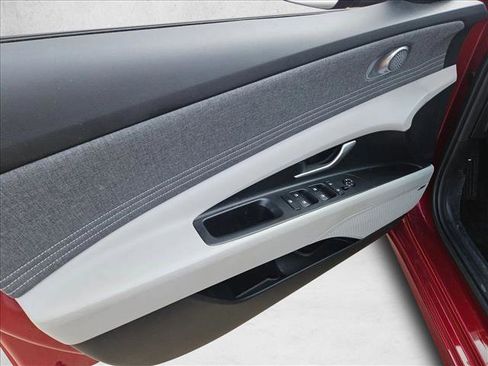 Used 2024 Hyundai Elantra Limited image 13