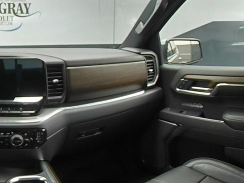 Used 2024 Chevrolet Silverado 1500 High Country w/ Technology Package AWD/4WD image 18