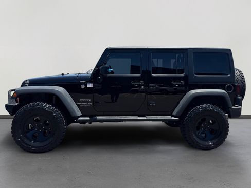 Used 2017 Jeep Wrangler Unlimited Sport AWD/4WD image 2