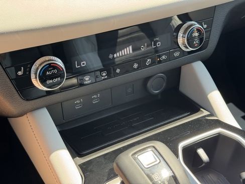 New 2025 Mitsubishi Outlander SE image 28