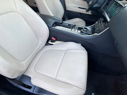 Used 2019 Jaguar XE Premium RWD image 21
