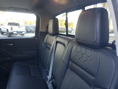 Used 2024 Nissan Frontier SL w/ Technology Package image 12