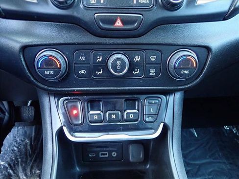 Used 2020 GMC Terrain SLT w/ Elevation Edition AWD/4WD image 18