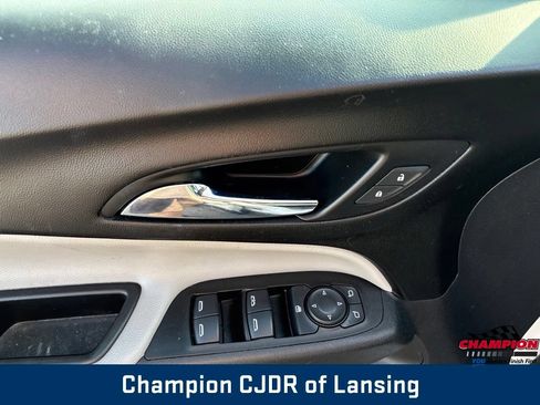 Used 2021 Chevrolet Equinox LS w/ LS Convenience Package FWD image 15