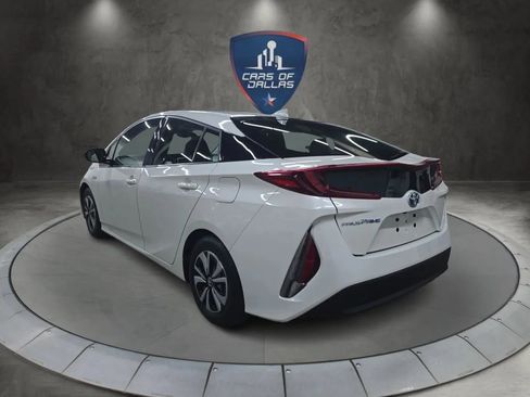 Used 2019 Toyota Prius Prime Premium image 3