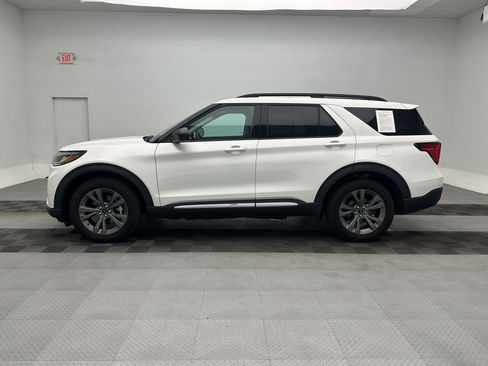 Used 2025 Ford Explorer Active w/ Active Comfort Package AWD/4WD image 2