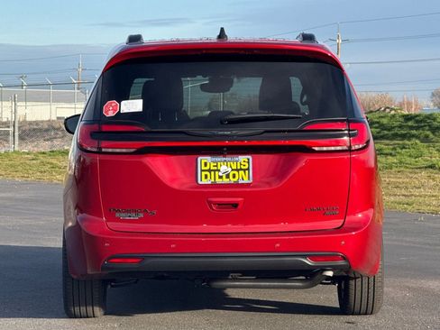 New 2026 Chrysler Pacifica Limited w/ S Appearance Package AWD/4WD image 4