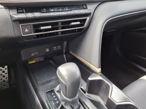 Used 2025 Toyota Camry SE FWD image 27