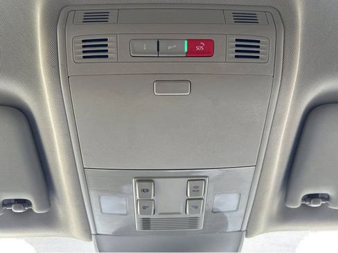Used 2024 Volkswagen Taos SE FWD image 32