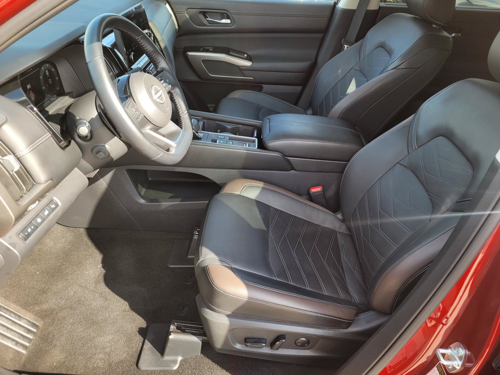 Used 2025 Nissan Pathfinder Platinum w/ Cargo Package FWD image 3