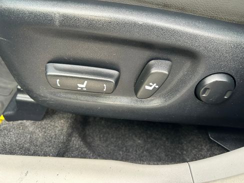 Used 2016 Toyota Prius V Four image 13