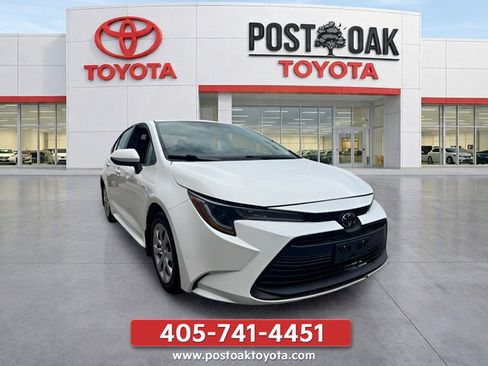 Used 2025 Toyota Corolla LE FWD image 10