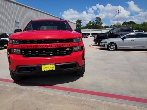 Used 2020 Chevrolet Silverado 1500 Custom w/ Custom Value Package AWD/4WD image 3