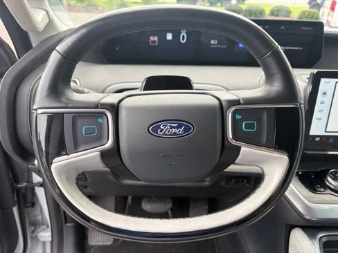 Used 2025 Ford Expedition Platinum AWD/4WD image 10