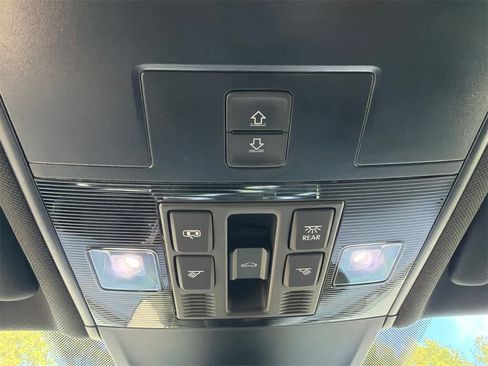 Used 2022 Volkswagen Tiguan SEL R-Line image 32