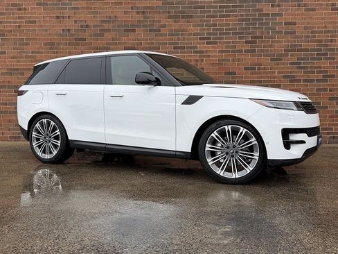 Used 2025 Land Rover Range Rover Sport SE image 9