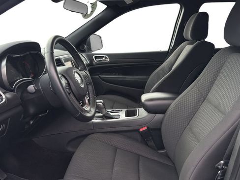 Used 2018 Jeep Grand Cherokee Laredo AWD/4WD image 22