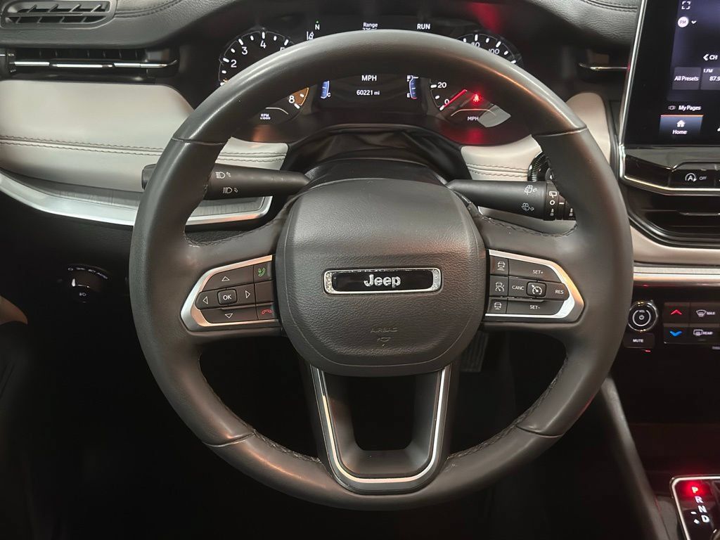 Used 2025 Jeep Compass Limited AWD/4WD image 4
