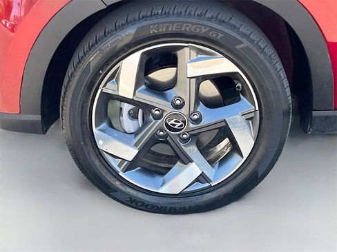 Used 2025 Hyundai Venue SEL image 30