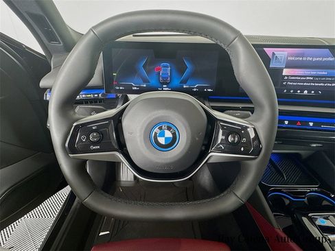 Used 2025 BMW i5 xDrive40 w/ Premium Package image 11