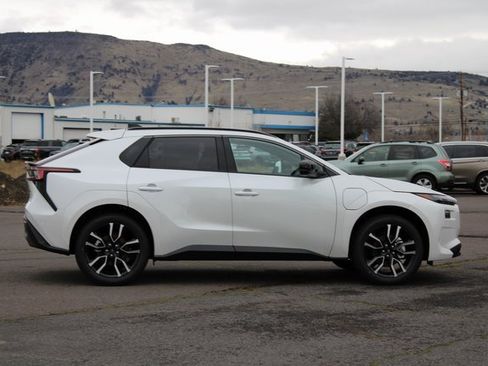 New 2026 Subaru Solterra Limited image 7