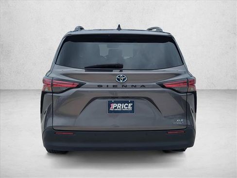 Used 2022 Toyota Sienna XLE FWD image 6