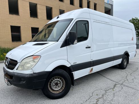 Used 2013 Mercedes-Benz Sprinter 2500 image 2