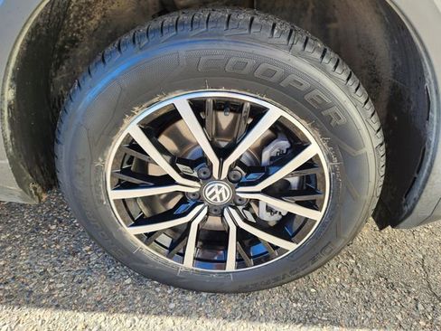 Used 2021 Volkswagen Tiguan SE image 21