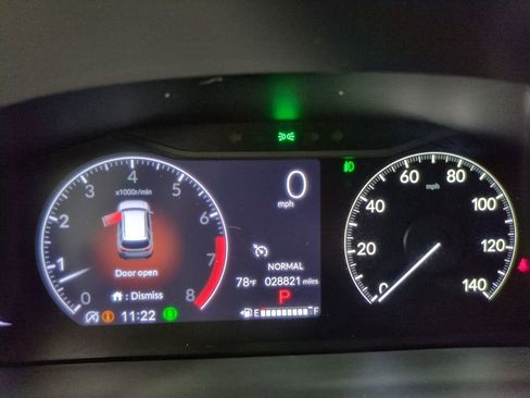 Used 2025 Honda Pilot TrailSport image 19