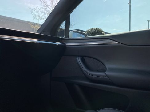 Used 2022 Tesla Model X Plaid image 32