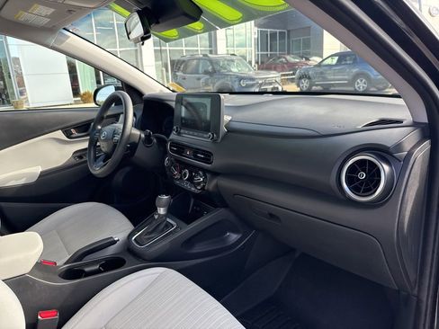 Used 2022 Hyundai Kona SEL image 25