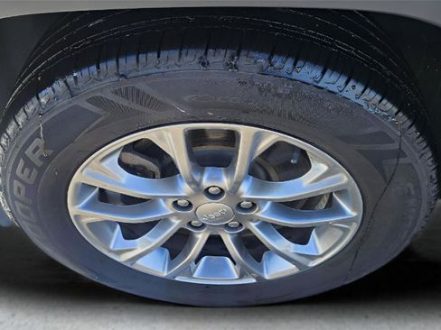 Used 2020 Jeep Cherokee Latitude Plus image 38