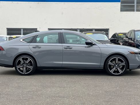 Used 2025 Honda Accord Sport image 4