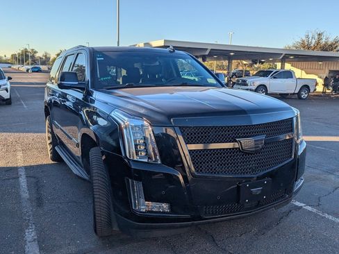 Used 2020 Cadillac Escalade Luxury image 4