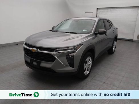 Used 2024 Chevrolet Trax LS FWD image 1
