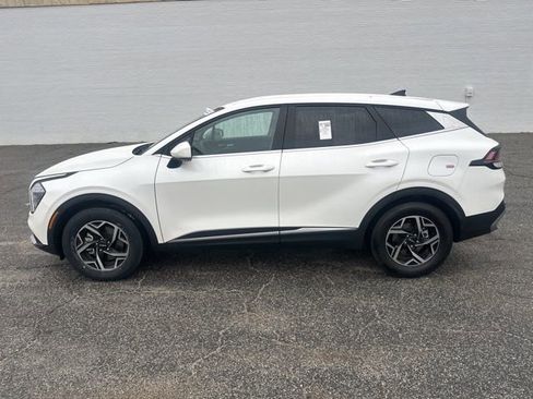 Used 2025 Kia Sportage LX image 1