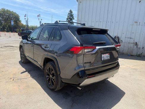 Used 2022 Toyota RAV4 XSE AWD/4WD image 3