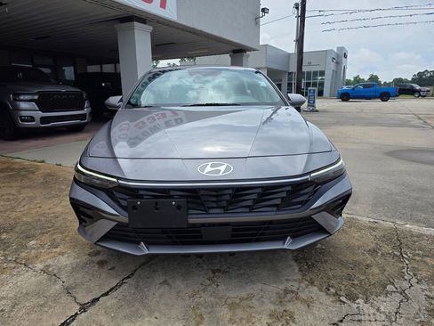 Used 2025 Hyundai Elantra SEL FWD image 10