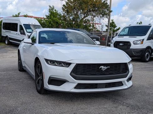 Used 2024 Ford Mustang Coupe RWD image 3